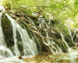 نمایی از آبشار بار نیشابور