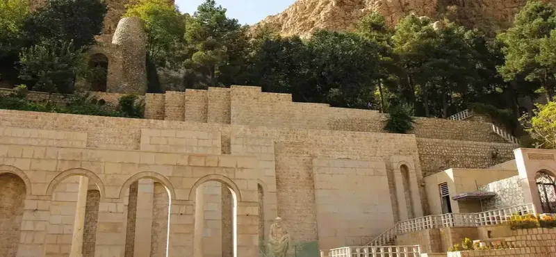 جاهای دیدنی شیراز آرامگاه و بوستان خواجوی کرمانی جاهای دیدنی شیراز آرامگاه و بوستان خواجوی کرمانی