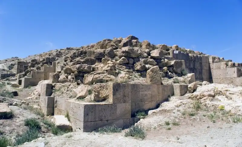 قلعه چاووش‌ تپه