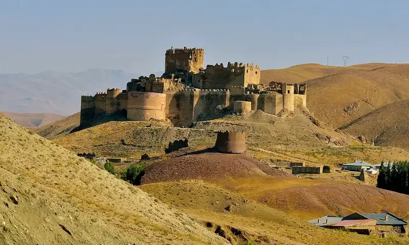 قلعه هوشاپ