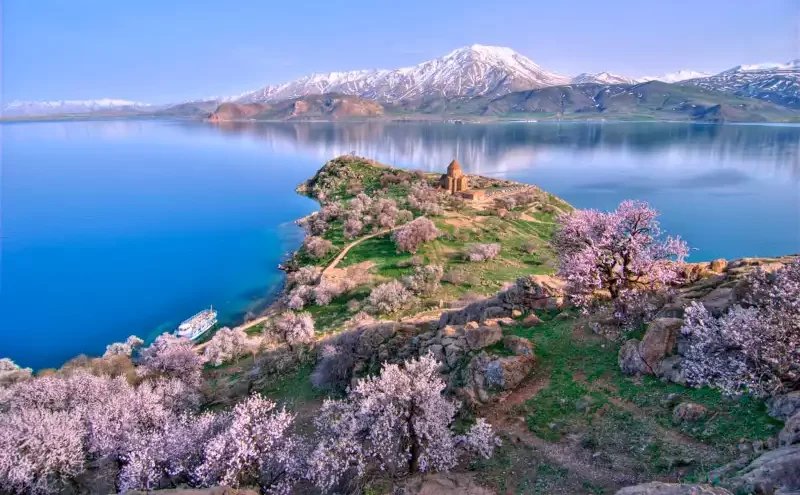دریاچه وان
