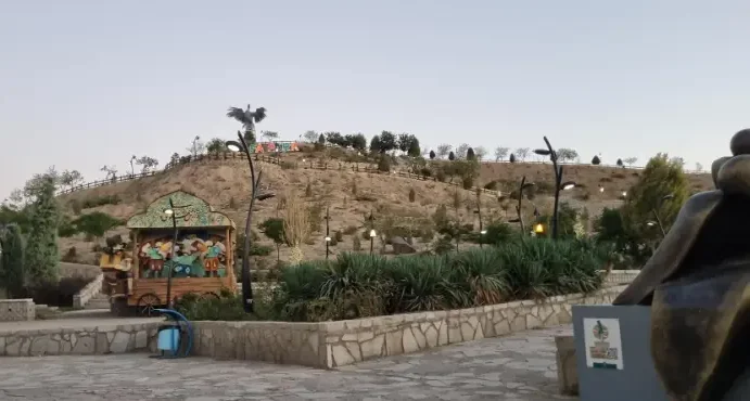 بوستان وفا از جاهای دیدنی مشهد در شب