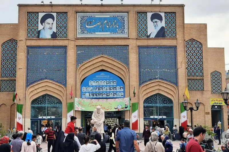 بازار رضا از جاهای دیدنی مشهد در شب