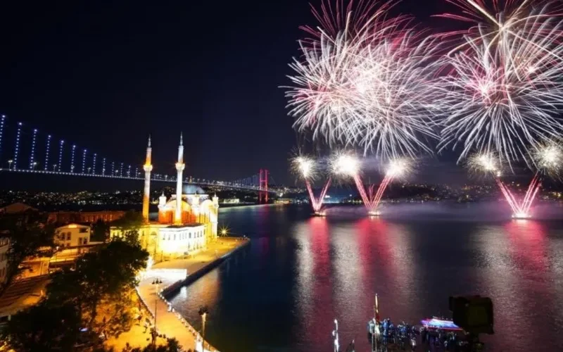 شرکت در جشنهای کنار دریا