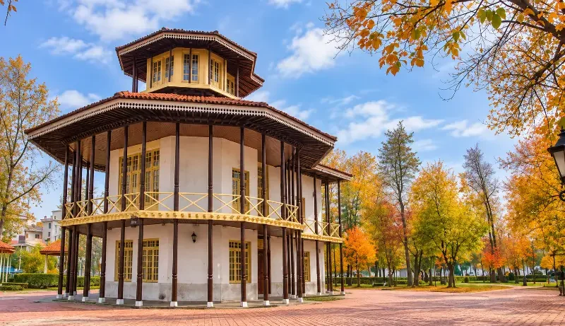 باغ محتشم و عمارت کلاه فرنگی رشت