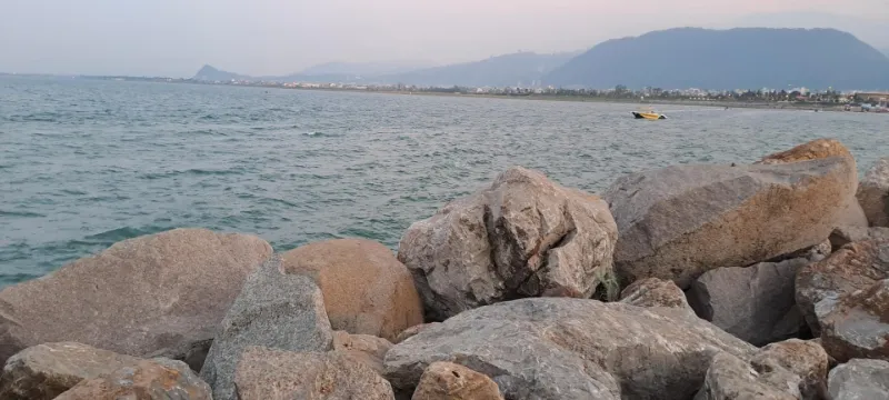 ساحل سنگی رامسر