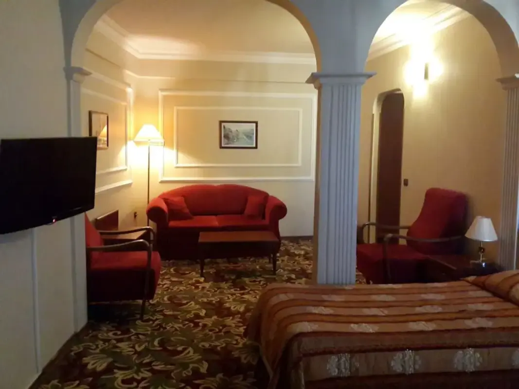 مونوپول 4